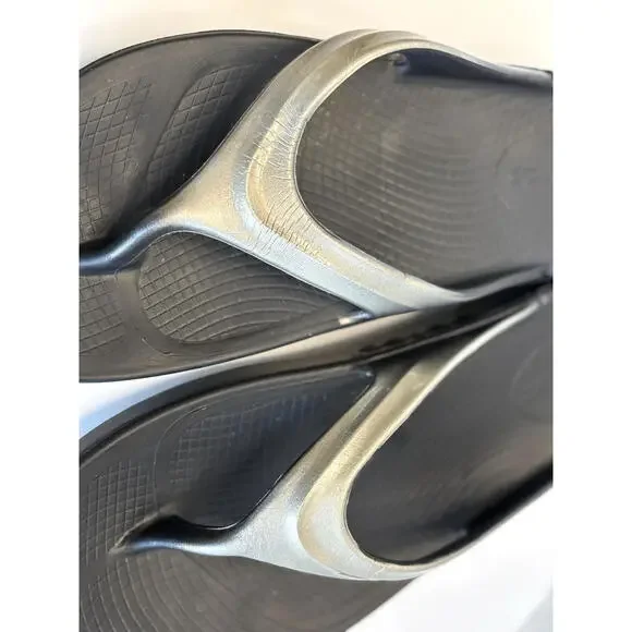 OOFOS OoLaLa LUX Women’s Black Metallic Thong Recovery Flip Flop Sandals US 10 - Picture 7 of 9